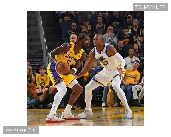 NBA赛后焦点：詹姆斯带领湖人逆转战胜勇士，库里三分未能绝杀 - 副本 (3)